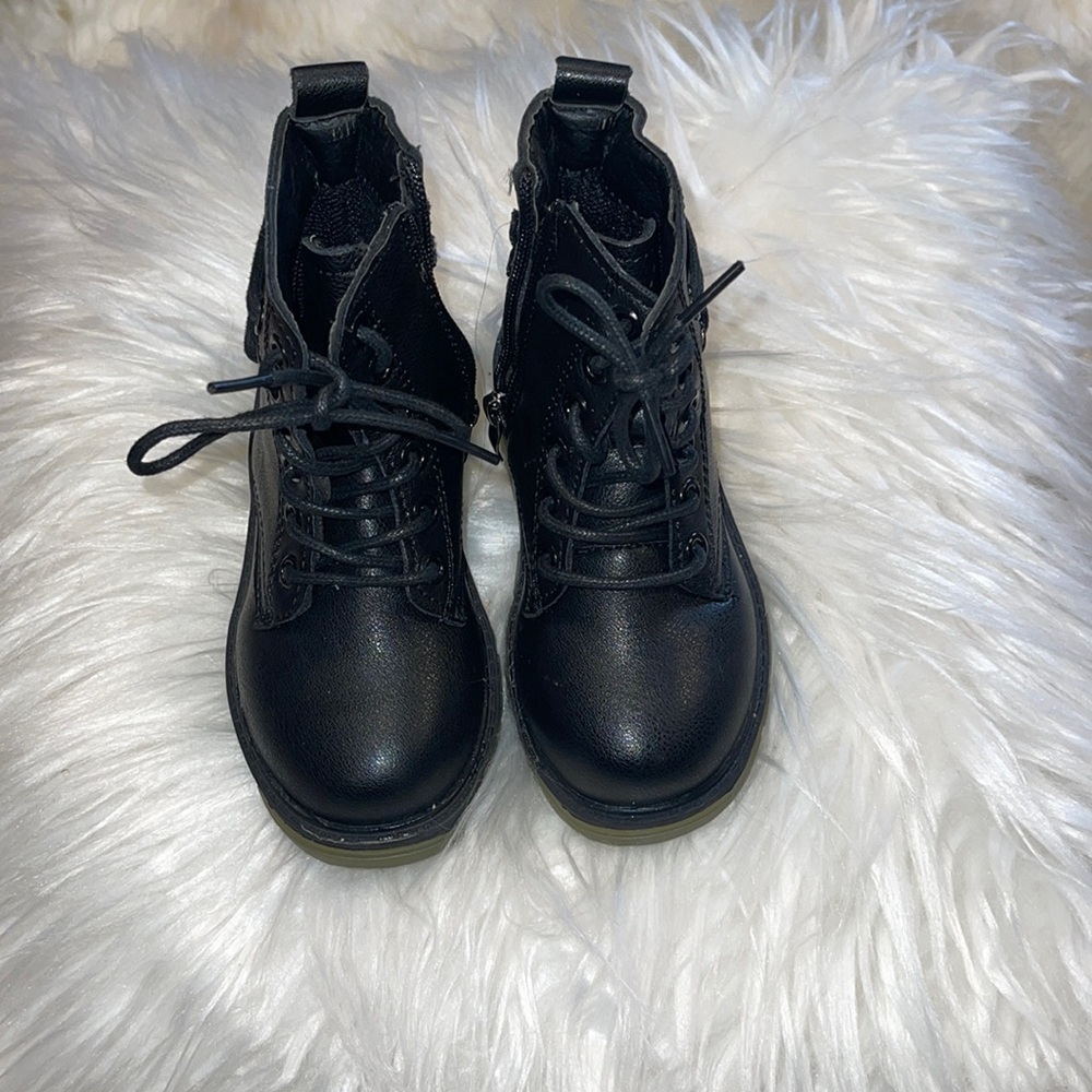 Combat boots